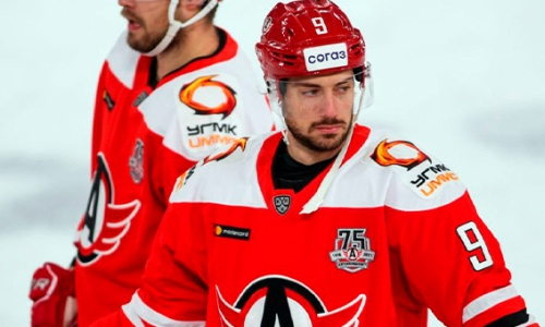 Гол хоккеиста сборной Казахстана не спас его клуб КХЛ от разгрома