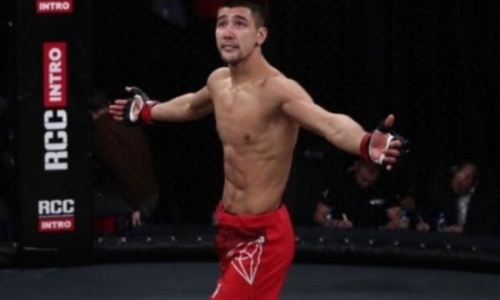 Казахский боец побил бразильца в главном поединке российского промоушна