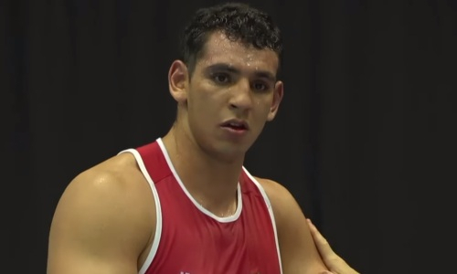 Казахстанский супертяж отправил соперника в нокдаун и напугал его тренера. Видео