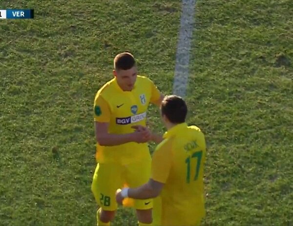 Александр Усик дебютировал в большом футболе и сыграл за обидчика казахстанского клуба. Фото