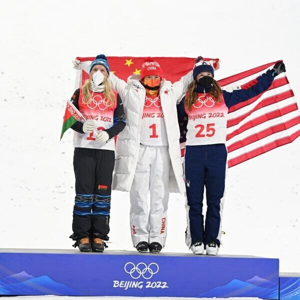 Сборная Беларуси оконфузилась на пьедестале после второго «серебра» на Олимпиаде-2022. Фото