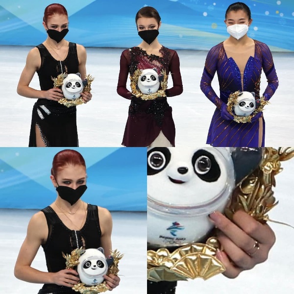 Российская фигуристка показала неприличный жест после истерики на Олимпиаде-2022. Фото