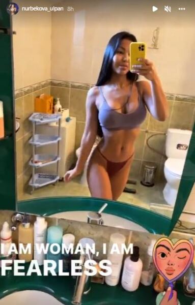 Одна из самых горячих спортсменок Казахстана покрутилась в трусиках перед зеркалом. Фото