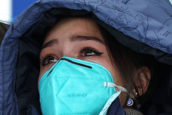 Сборная России по хоккею довела до слез олимпийскую чемпионку. Ее фото распространяют в сети