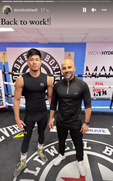 Чемпион WBO из Казахстана вернулся в Англию и приступил к тренировкам