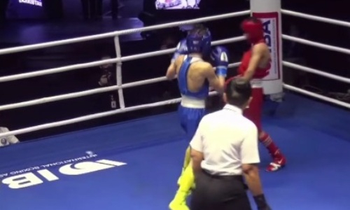 Казахстанский боксер дважды выбил сопернику капу и нокаутировал его. Видео