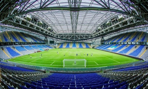 На «Астана Арене» во время матча КПЛ обвалилась крыша. Фото