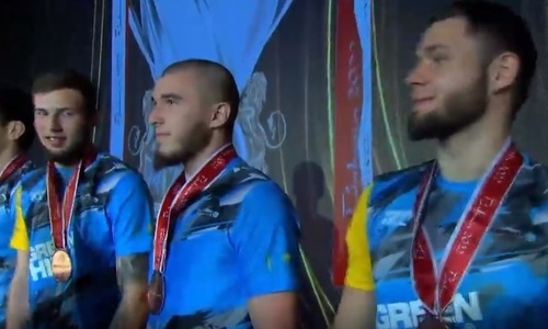 Бойцов сборной Казахстана наградили бронзовыми медалями Суперкубка MMA. Видео
