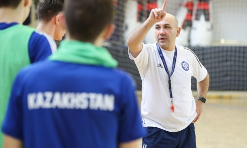 «Я могу пообещать». Тренер юношеской сборной Казахстана оценил шансы в отборе на Евро-2022