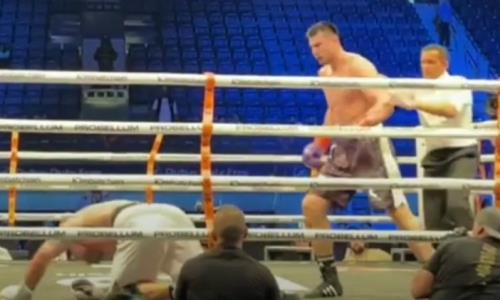 Олимпийский чемпион из Узбекистана выиграл нокаутом десятый бой подряд. Видео