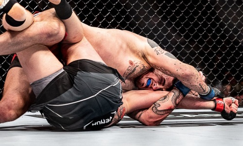 Российского бойца красиво и быстро «удосрочили» в главном бою турнира UFC. Видео