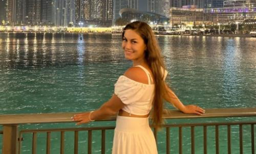 Фируза Шарипова снялась в роскошном наряде на фоне самого высокого здания в мире. Фото