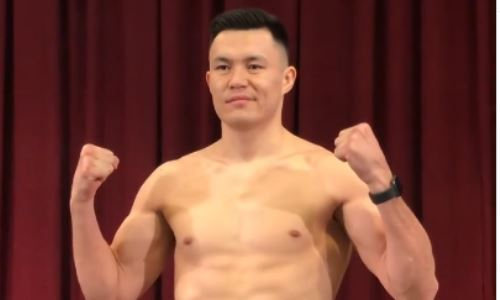 Камшыбек Кункабаев прошел взвешивание перед титульным боем с узбекистанцем. Видео