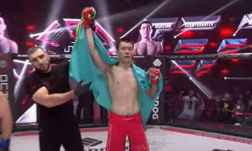 Казахстанский боец без шансов за один раунд разобрал титулованного файтера из Азербайджана. Видео