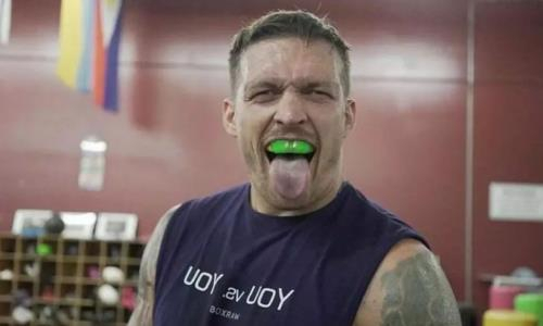 Экс-чемпион мира из России Ковалев отреагировал на решение Усика покинуть Украину