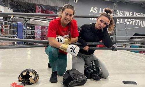 Обещавшая казахстанке нокаут горячая боксерша бросила вызов порноактрисе Берковой