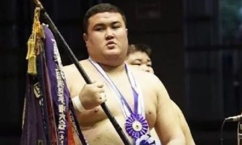 Казахстанский сумоист впервые в истории стал чемпионом турнира в Японии