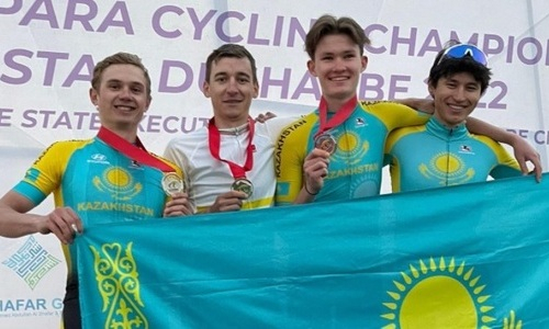 Казахстанские гонщики завоевали полный комплект медалей чемпионата Азии