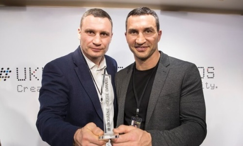 «Это подло». Российский боксер осудил братьев Кличко