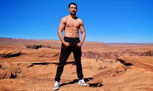 Жанибек Алимханулы взошел на вершину перед боем за титул чемпиона мира. Видео