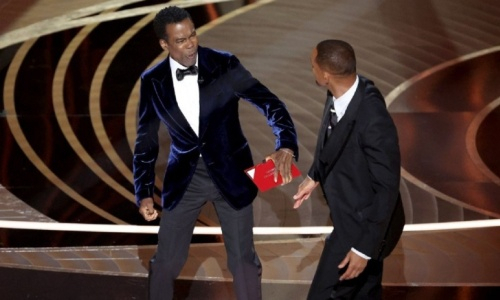 Комментатор UFC обвинил Уилла Смита в проявлении слабости после удара Криса Рока