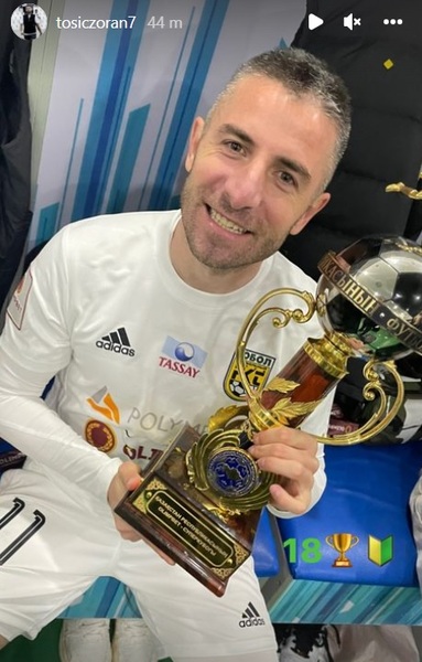 Счастливый Зоран Тошич показал фото с Суперкубком Казахстана