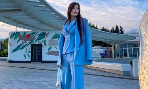 Стройная Сабина Алтынбекова продолжает набирать форму в зале и восхищать фанатов. Фото