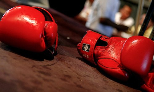 Японский боксёр вышел на взвешивание в женском нижнем белье. Фото