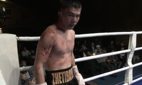 Непобежденный казахстанский боксер жестоко избил и заставил сдаться узбекистанца в главном бою вечера. Видео