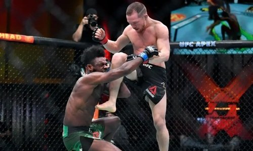 Чемпион UFC высмеял Яна за его ошибку в первом бою