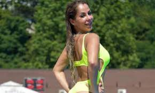 Порноактриса Елена Беркова бросила вызов «Королю нокаутов» и получила неожиданный ответ. Видео