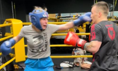 Казахстанская девушка-боксер до крови избила известного бойца и получила от него сообщение. Фото