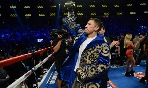 Известный казахстанский боксер надел чапан Головкина и обратился к нему перед боем с «суперчемпионом». Видео