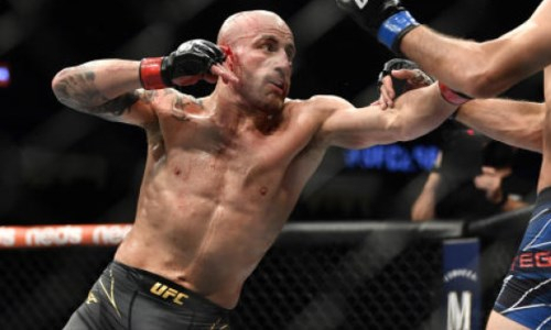 Видео полного боя Александр Волкановски — «Корейский зомби» за титул чемпиона UFC