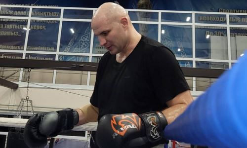 Непобежденный казахстанский нокаутер-супертяж лишился боя с «Горой»?