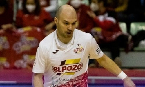 Лидера сборной Казахстана наказали за удар судьи в финале Кубка Испании