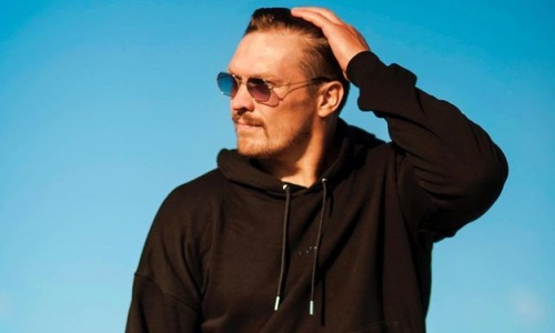 Усик отметился в необычной локации перед боем-реваншем с Джошуа