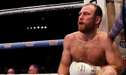 Побитый Данияром Елеусиновым боксер побывал в нокдауне на вечере бокса другого казахстанца