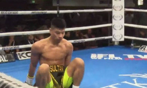 Казахстанский чемпион впервые в карьере побывал в нокдауне. Видео