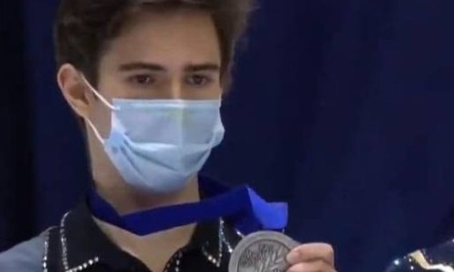 Казахстан завоевал историческую медаль на юниорском чемпионате мира по фигурному катанию. Видео
