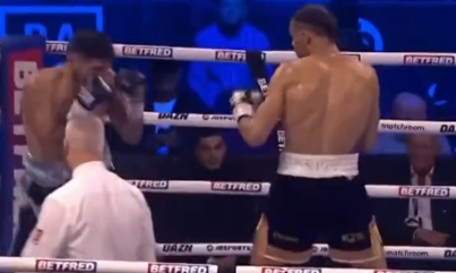 Британский тяжеловес убойным апперкотом отправил соперника отдыхать. Видео нокаута