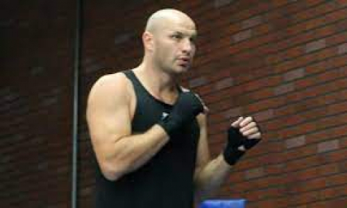 Стопроцентный нокаутер-супертяж из Казахстана впечатлил скоростью своих рук. Видео