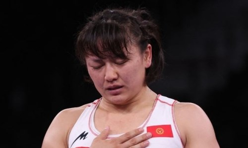 Уступившая казахстанке «золото» чемпионка мира заплакала на церемонии награждения. Видео