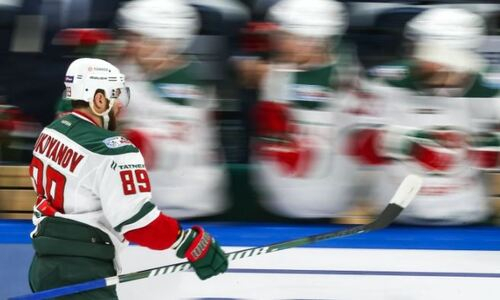 Топ-клуб КХЛ подписал новый контракт с конкурентом форварда сборной Казахстана