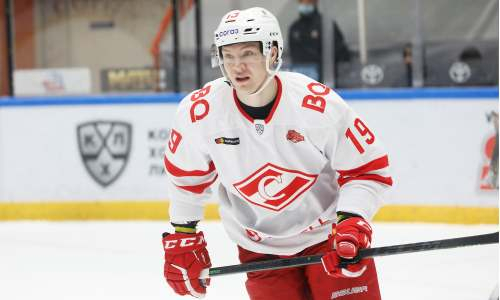 Топ-клубы конференции «Барыса» в КХЛ проявляют интерес к форварду зарубежной сборной