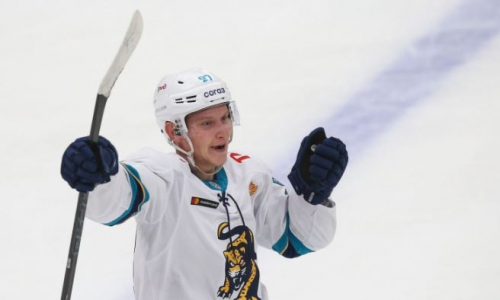 Соперник «Барыса» по КХЛ продлил контракт со своим главным бомбардиром