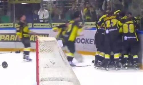 Появилось видео финальных минут матча за «золото» чемпионата Казахстана по хоккею