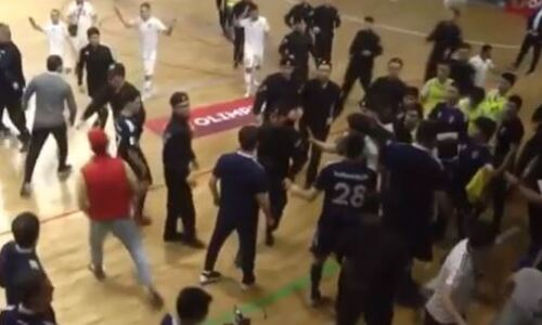 Появилось видео массовой потасовки с участием футболистов и болельщиков в матче чемпионата Казахстана