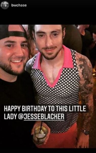 Выступавший за «Барыс» хоккеист сборной Казахстана переоделся в женское платье. Фотографии попали в сеть