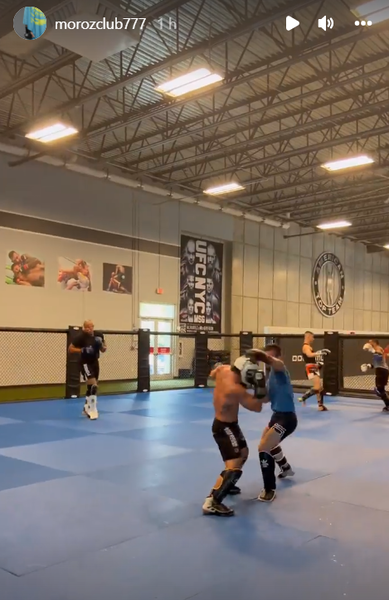 Морозов начал подготовку к бою UFC в американском зале. Фото